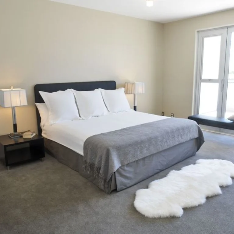 Tailored bedroom rug Dubai