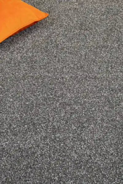 Light grey Zephyr Saxony carpet