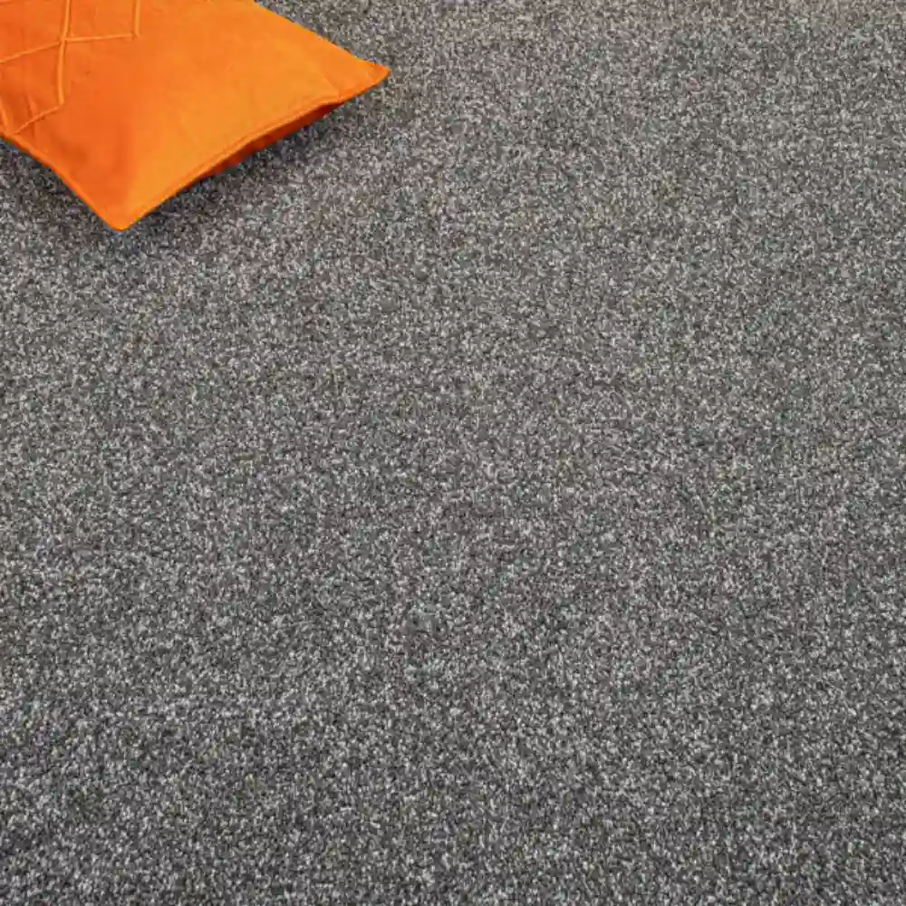 Light grey Zephyr Saxony carpet
