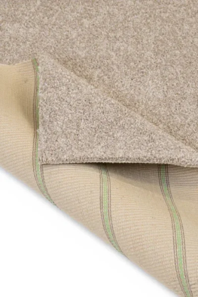Maverick carpet with thick Saxony pile