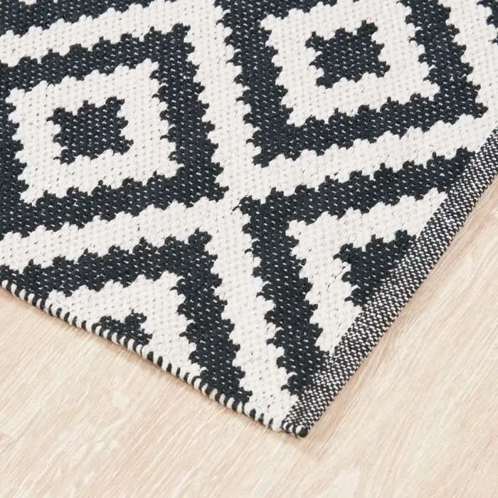 Akira Handwoven Dhurrie img 1