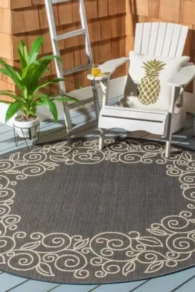 Courtyard Loomed Round Rug