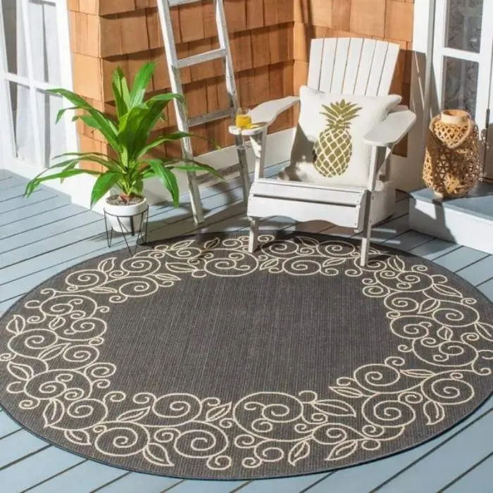 Courtyard Loomed Round Rug