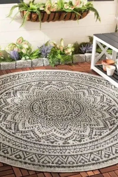 Fran Mandala Patio img 1